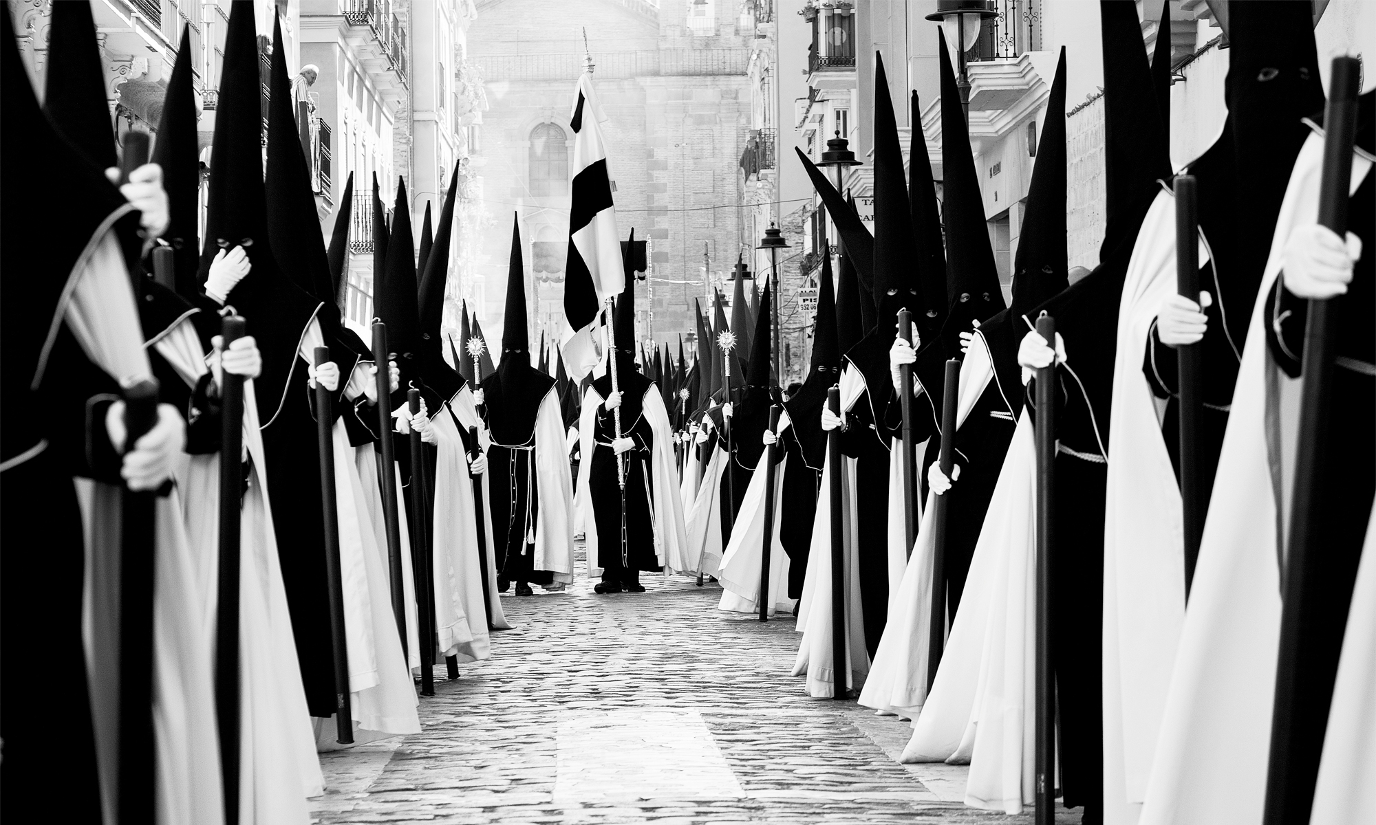 Semana Santa Prozession mit Nazarenos in Mallorca